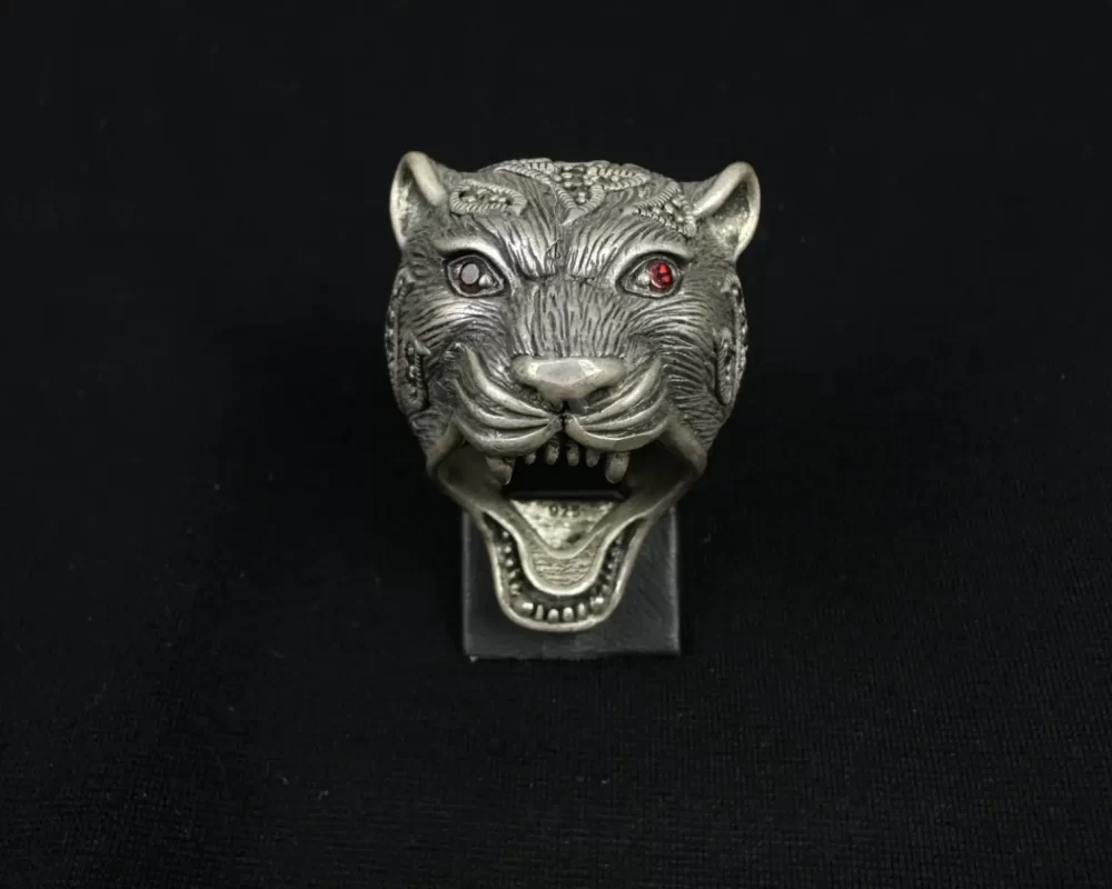 Aslan-figurlu-lal-taslı-gumus-yuzuk
