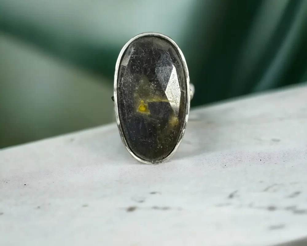 Safir-gumus-yuzuk