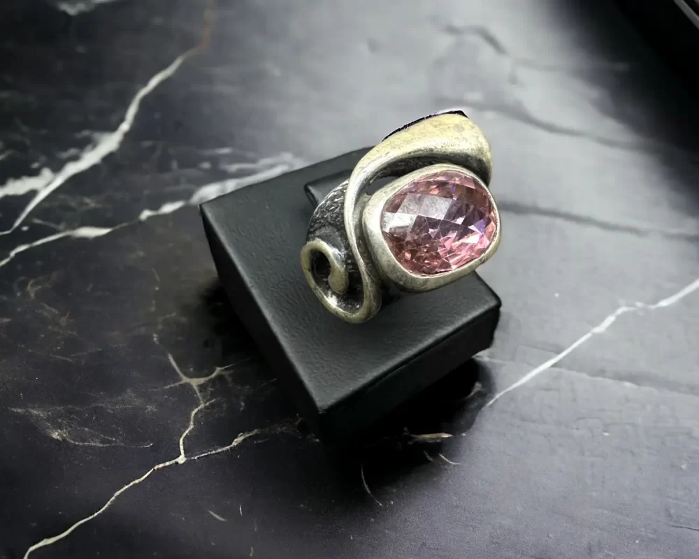 Pembe Topaz