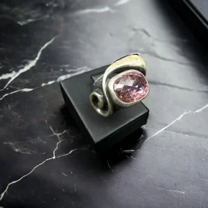 Pembe Topaz