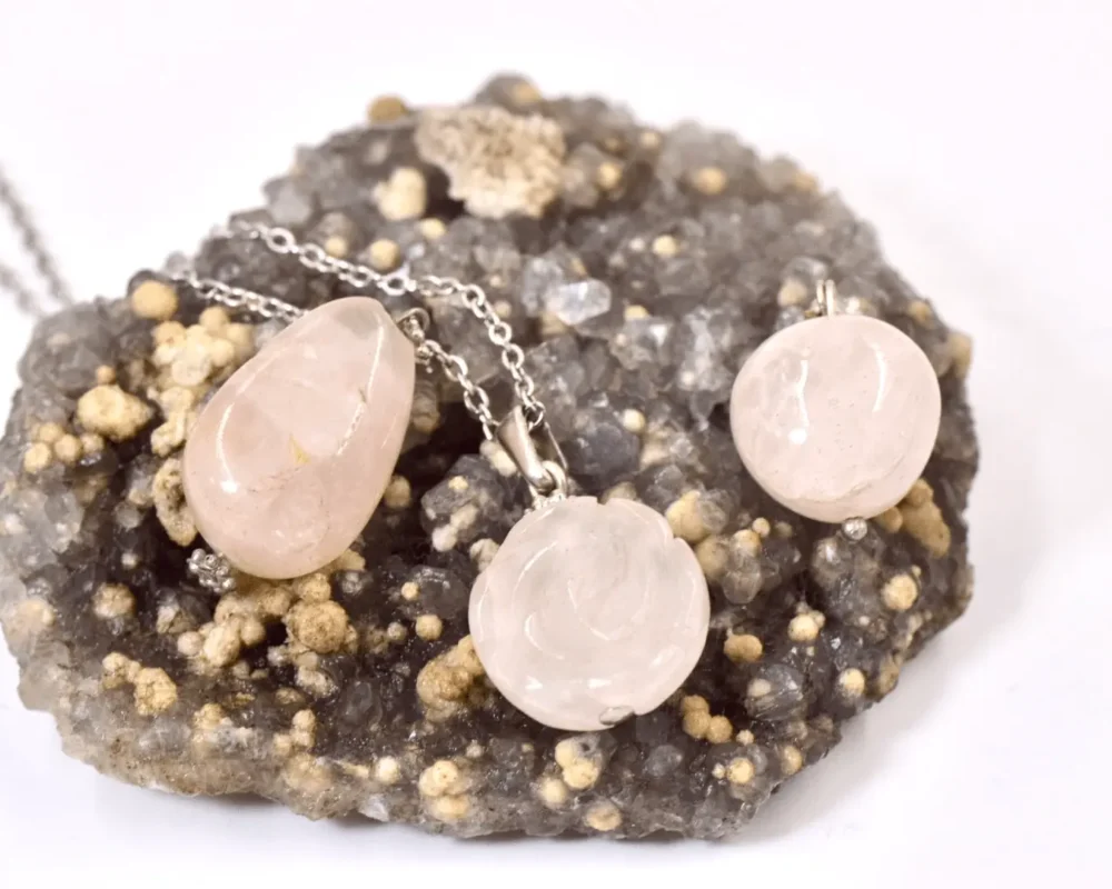 pembe-kuvar-kolye