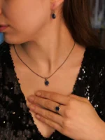 Safir Set – Bilgelik, Zarafet ve Sakin Gücün Üçlü Işığı - Görsel 3
