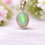 Gümüş Opal Kolye – Işıltılı Renk Oyunları ve Zarif Şıklık