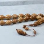 Saray Kuka Tespih – Doğal Asalet ve Zamansız Duruş